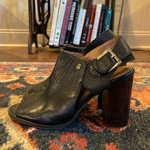 Tommy Hilfiger Sz 6 Black Leather